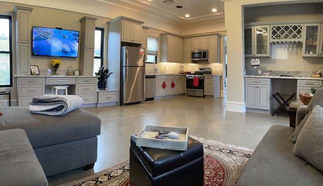 New French Country Cottage - Horses Welcome!