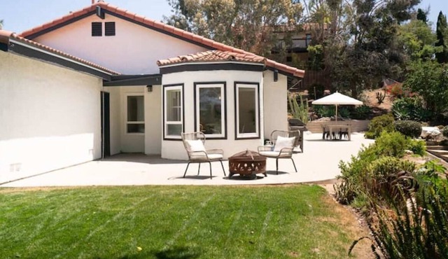 NEW Fresh & Bright Oceanside Retreat, Close to All