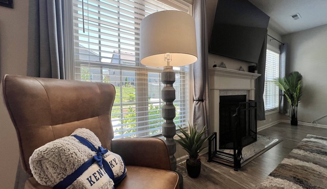 NEW! Freshly Furnished 4 Bedroom Sweet Kentucky Home in the heart of Lexington.