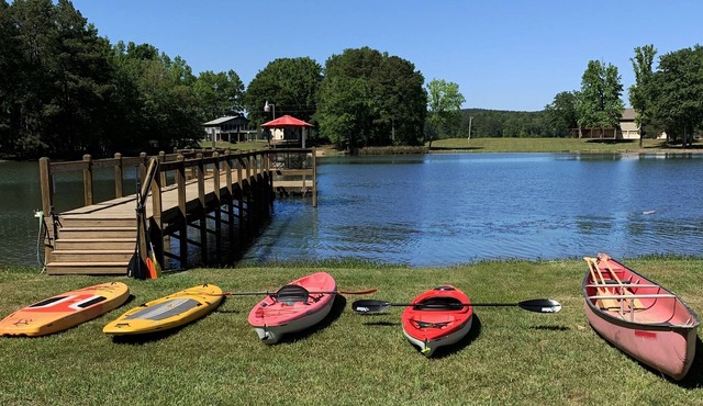New,fully remodeled vacation hide-a-way ON LAKE Wateree,private dock,fenced yard
