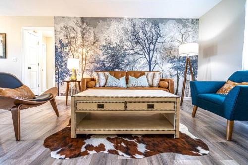 NEW Fully stocked luxury home close to I65 and I72