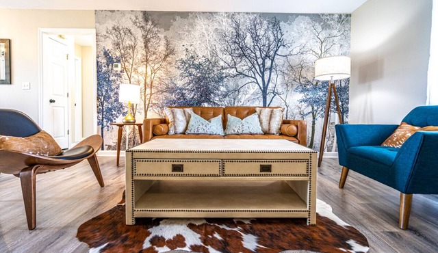 NEW! Fully stocked luxury home 5 min to I-65/I-72.