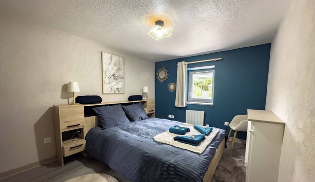 New furnished 4* apartment with terrace and private parking.