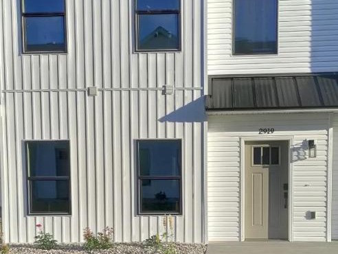 New furnished townhome - Near shopping - Self Check-in