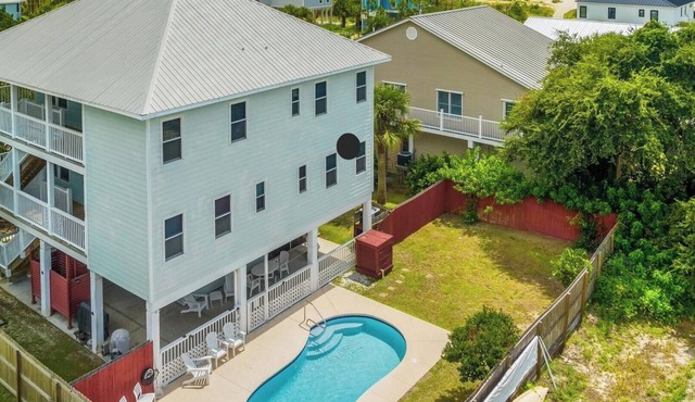 NEW furniture-Fenced Yard, Priv Heated Pool, Beach Views