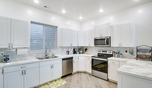 New Garland Home - 10 Mi to Crystal Hot Springs!