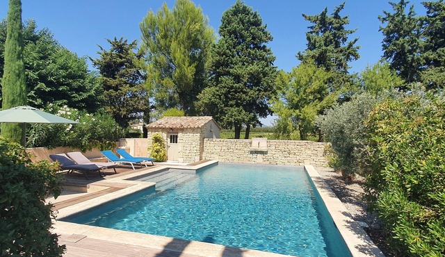New: Gîte in 18th century Provencal farmhouse surrounded by vineyards at the foot of Ventoux