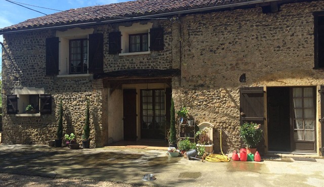 New gite in quiet spot within easy reach of amenities. + local attractions