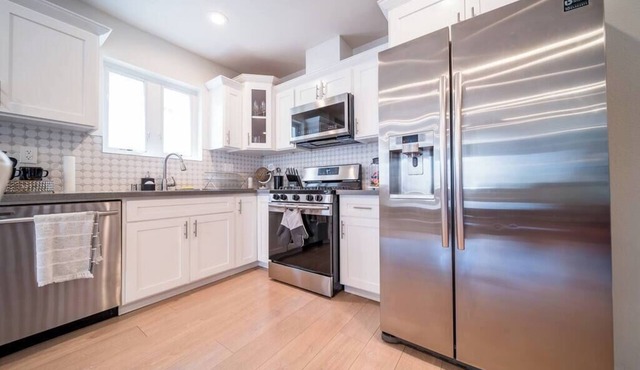 New Glamorous 4 bed townhome 10 min from Universal
