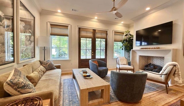 NEW! Gorgeous 3BR Townhome in Downtown Auburn!