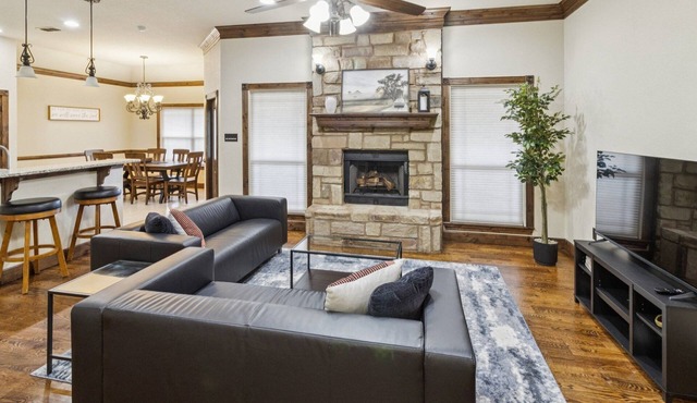 NEW! Gorgeous 4BR Dakota Springs Home
