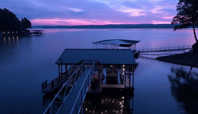 NEW! Gorgeous Lake Front Home With Beautiful Views of Pickwick Lake
