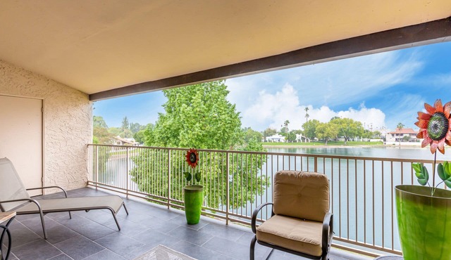 NEW & GORGEOUS Lakefront ZEN 3 bedrooms [2 KING +1 Queen]