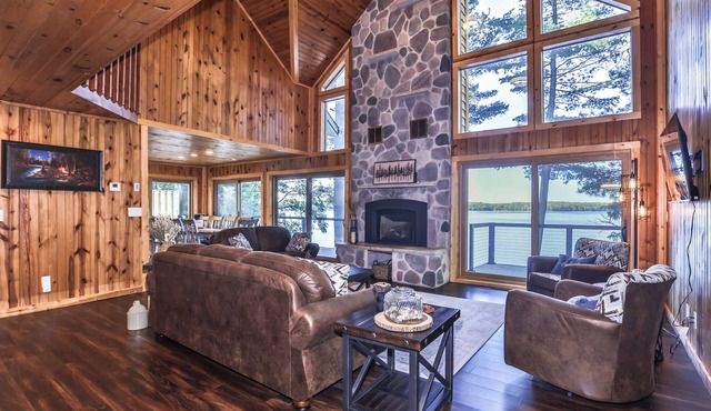 New! Gorgeous lakeside luxury cabin on Laura Lake with dock, patio, and firepit!