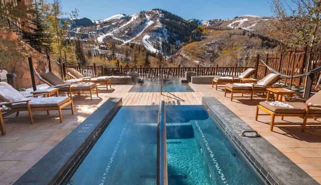 NEW Gorgeous Luxury Ski-in/Out Deer Valley. Pool, Gym, Ski Valet.