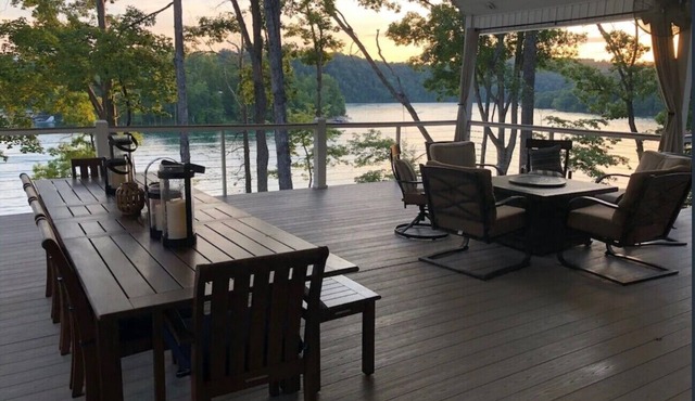 NEW Gorgeous Spacious 4Bd/4Ba Norris Lakefront Home, Giant Decks, Amazing Dock