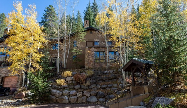 New! Gorgeous Vail Getaway-Views, Hot Tub and Decks