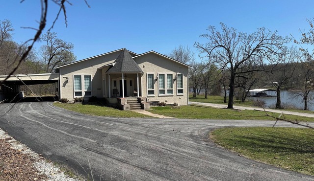 NEW-gorgeous water front home with private dock