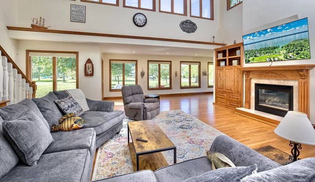 NEW Grand Lake Lakefront Home With Boatdock - Sleeps 12