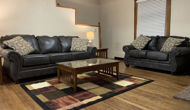 New! Great Remodeled 2 Bedroom. Walk to the Square!