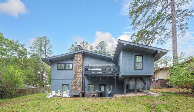 ~ NEW ~ Grisham Getaway: Hot Tub, Game Room, Firepit, Kid & Pet Friendly