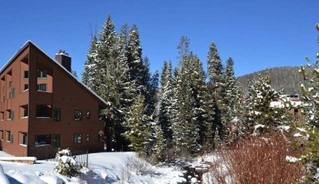 New Ground Level Riverfront Suite - Walk to Village!