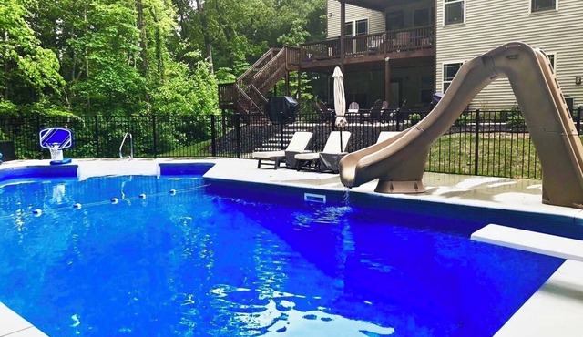 New Guest Apartment- Pool, Hot Tub, Fire Pit, Air Hockey, Pool Table & Kids Area