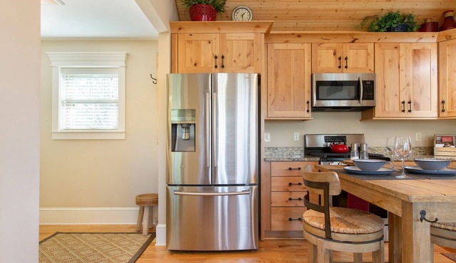 New Guest House in Asheville - GREAT LOCATION! FULLY FURNISHED!