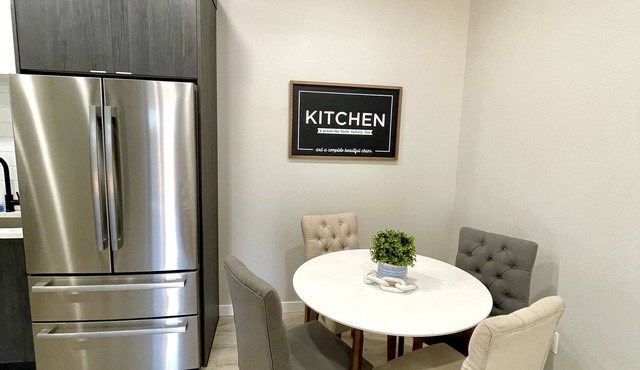 New Guest Suite 2br/1bth in DT Vancouver - pet friendly