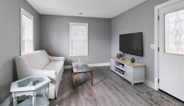 New Guesthouse-Concerts, BBQ, Close to Fun in Fontana/Lake Geneva/Williams Bay