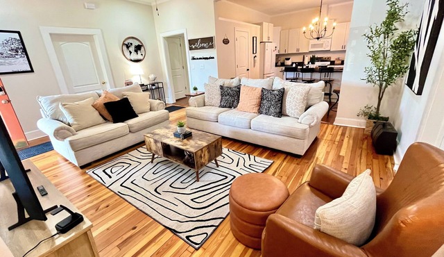 NEW-Heart of Kannapolis-Modern & Charming Escape