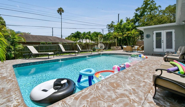 New heated saltpool w Kayaks, 8min to Shore: Tranquil Escape