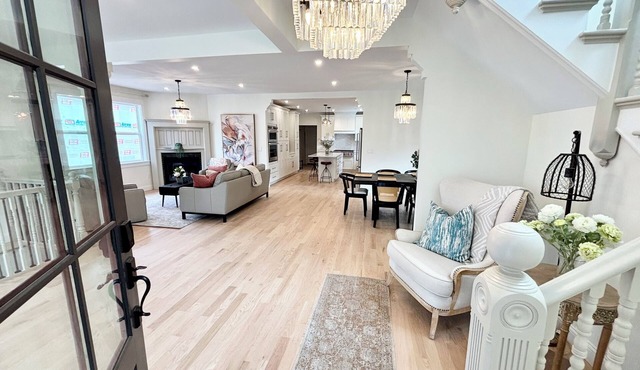 NEW Heritage Retreat 4 bed and 3.5 bath ensuite in the heart of Stillwater