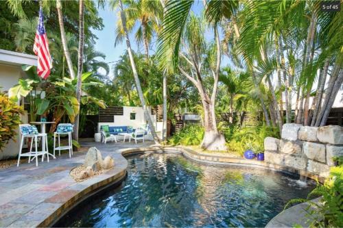 New Hidden Oasis- Waterfall Pool Close to Beach