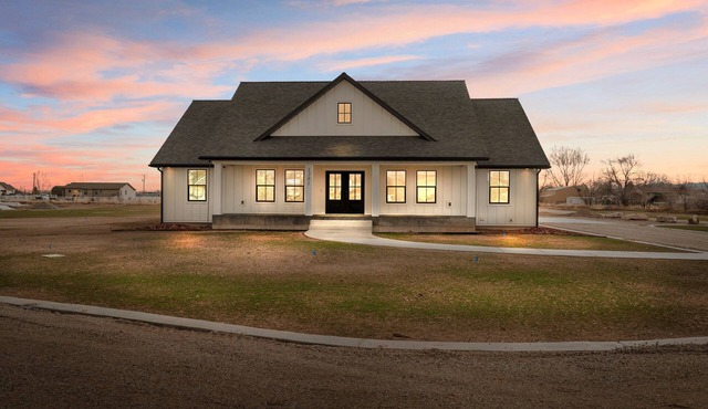 NEW! Hidden Treasure Retreat w/Hot Tub & River Access