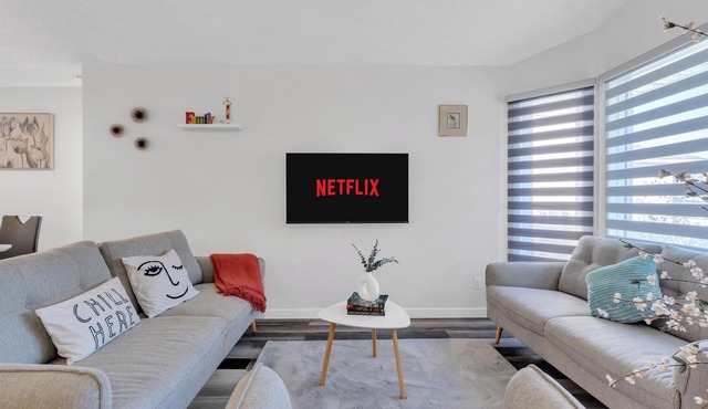 *NEW*HiddenGem*Discount*MovieTheatre*Deck*AC*Downtown 15'*Banff 60'*Bedrooms 4x