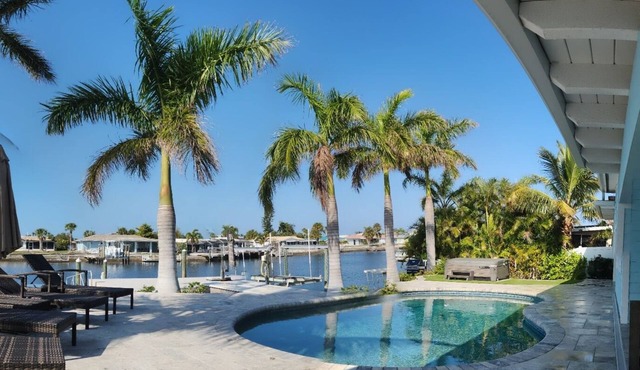 NEW High End Keys Style - 2BR/2BA resort - Huge Dock, Pool, Spa, Kayak+ More