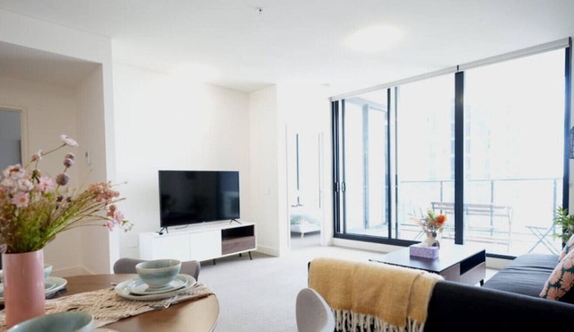 NEW! High Level Luxury APT in Wentworth Point