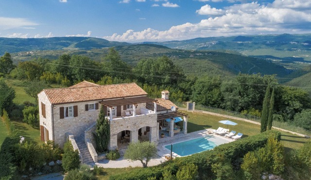 New, high quality stone villa with panoramic views - LAST MINUTE OFFERS!
