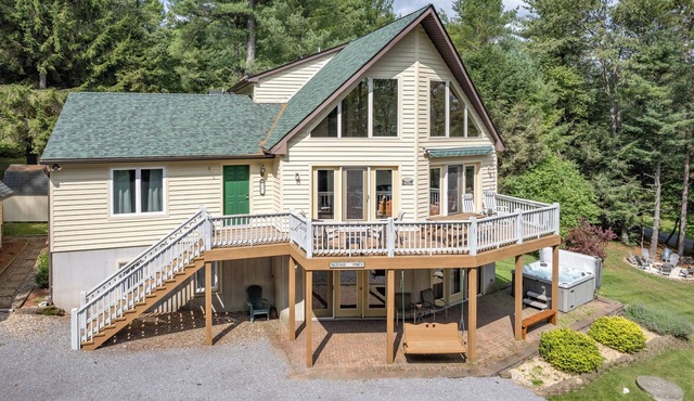 New! Hillside Pines: Lake Access, Hot Tub, Gas Fireplace!