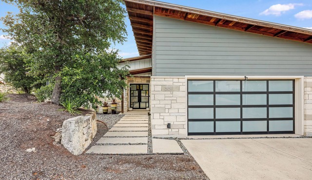 NEW! Hilltop Luxury and Outdoor Living w/VIEWS!