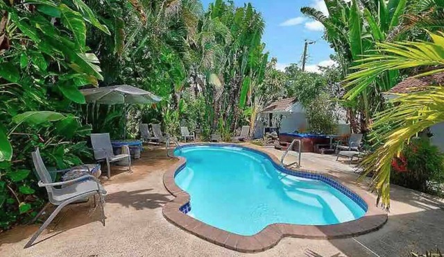 NEW! Historic Estate-Heated Pool - Two Guest Houses - Sleep16 - NEAR EVERYTHING