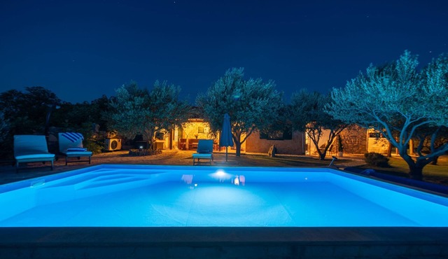 NEW! Holiday home Maša with heated pool- near NP Krka