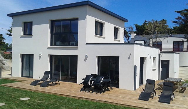 New holiday house 100 meters from the sea