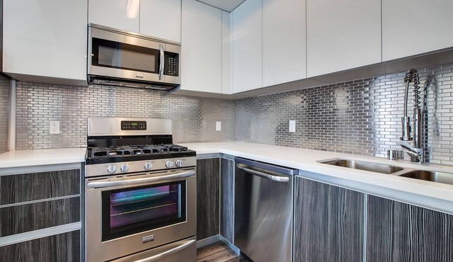 New Hollywood Cozy Townhome!