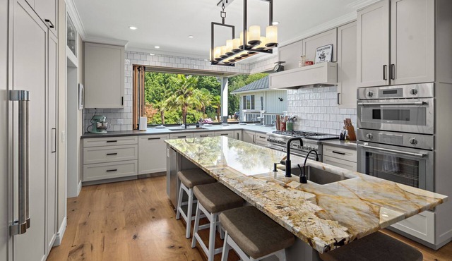 New - Hollywood Manor House