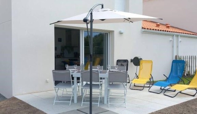 New home 2024, modern decor, near beach, free bikes, pets allowed