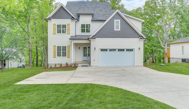 New Home 2022-Hot Tub-Boat Dock- 4,000+sq ft, 5 bedrooms, Pool Table, Ping Pong