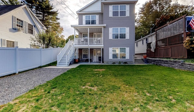 New home 3 blocks to Long Sands Beach with alfresco living