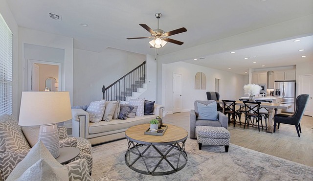 New home, Argyle TX, 4 Bd rooms, 5 bds, 3 Bathrooms, Office, Gameroom, Sleeps 11
